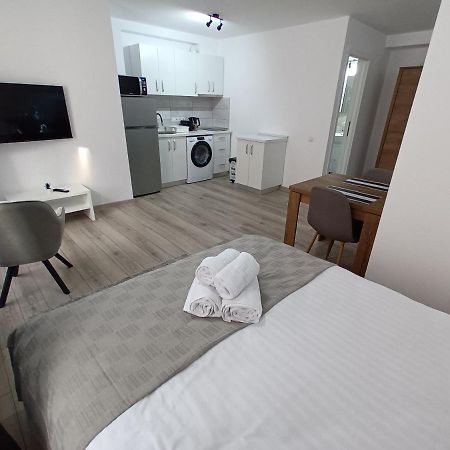 Old Town Studio Apartments Бая-Маре Экстерьер фото