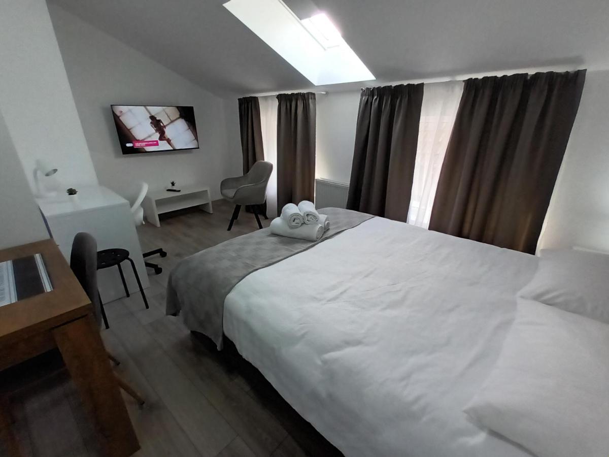 Old Town Studio Apartments Бая-Маре Экстерьер фото