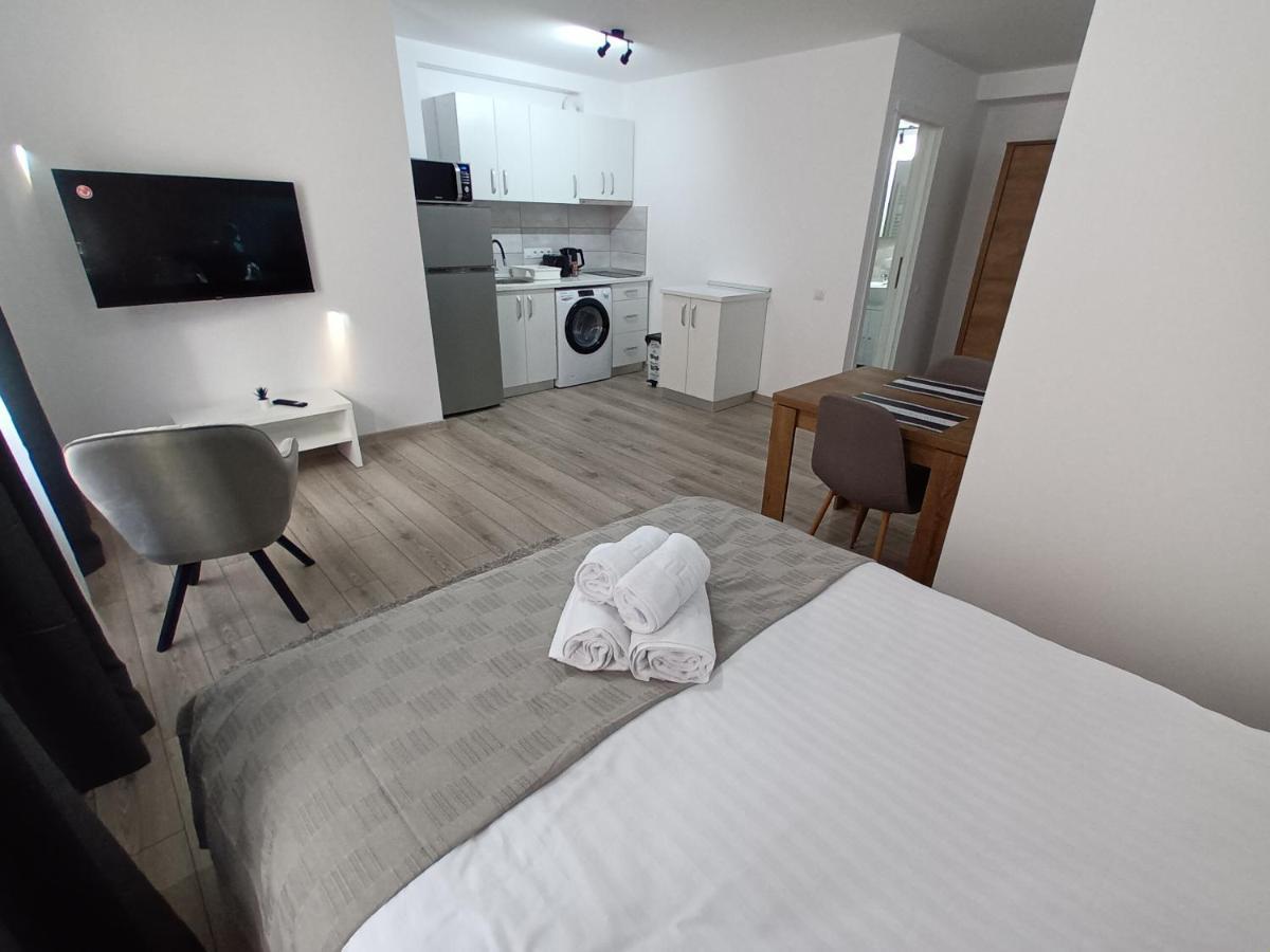 Old Town Studio Apartments Бая-Маре Экстерьер фото