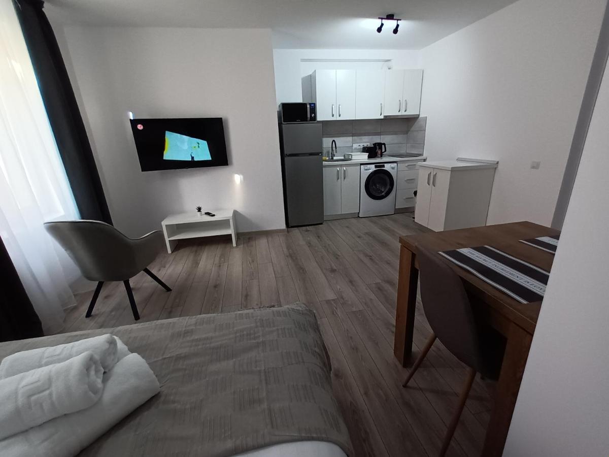 Old Town Studio Apartments Бая-Маре Экстерьер фото