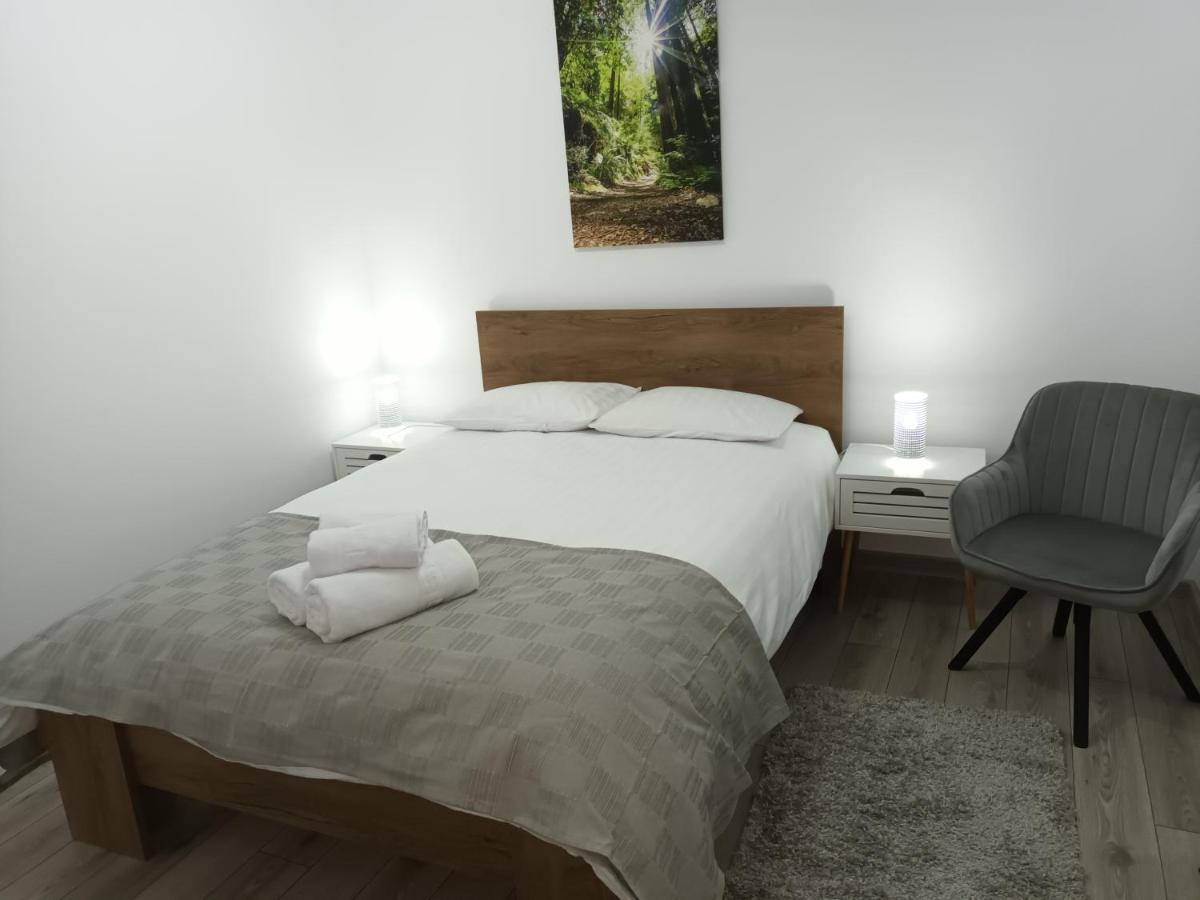 Old Town Studio Apartments Бая-Маре Экстерьер фото