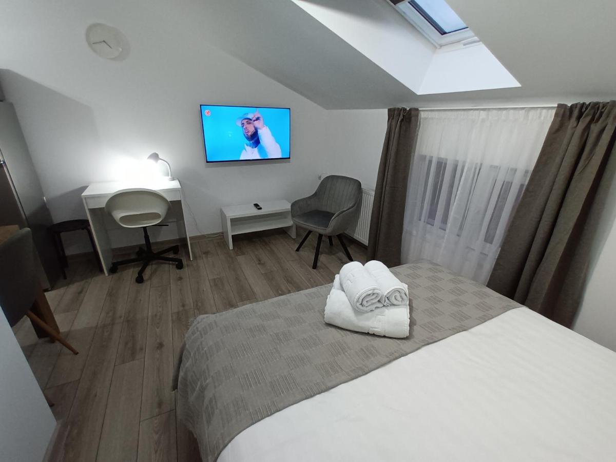 Old Town Studio Apartments Бая-Маре Экстерьер фото