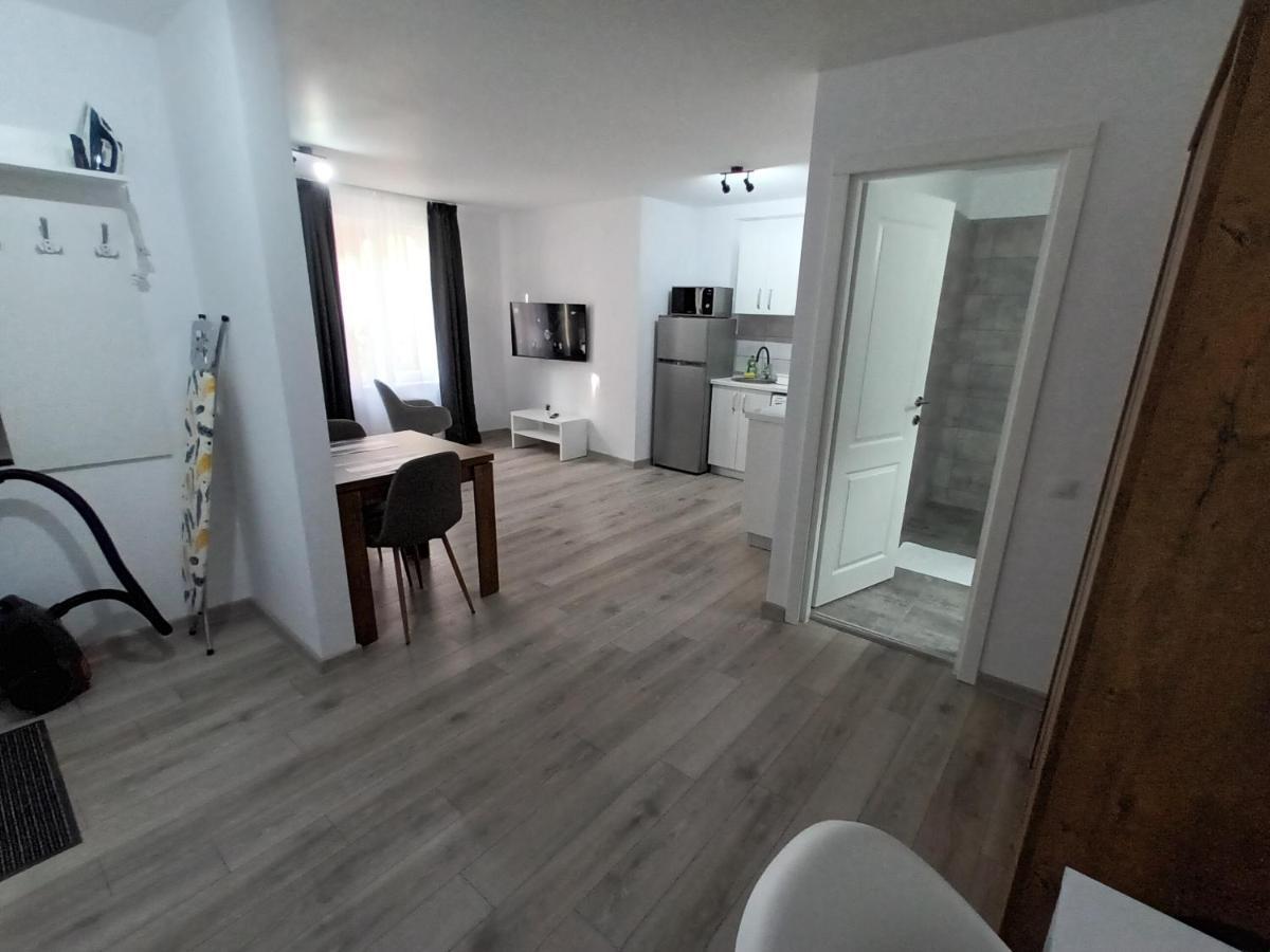 Old Town Studio Apartments Бая-Маре Экстерьер фото