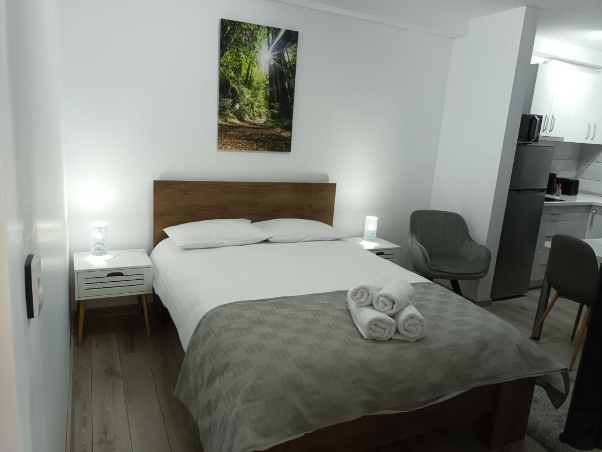 Old Town Studio Apartments Бая-Маре Экстерьер фото