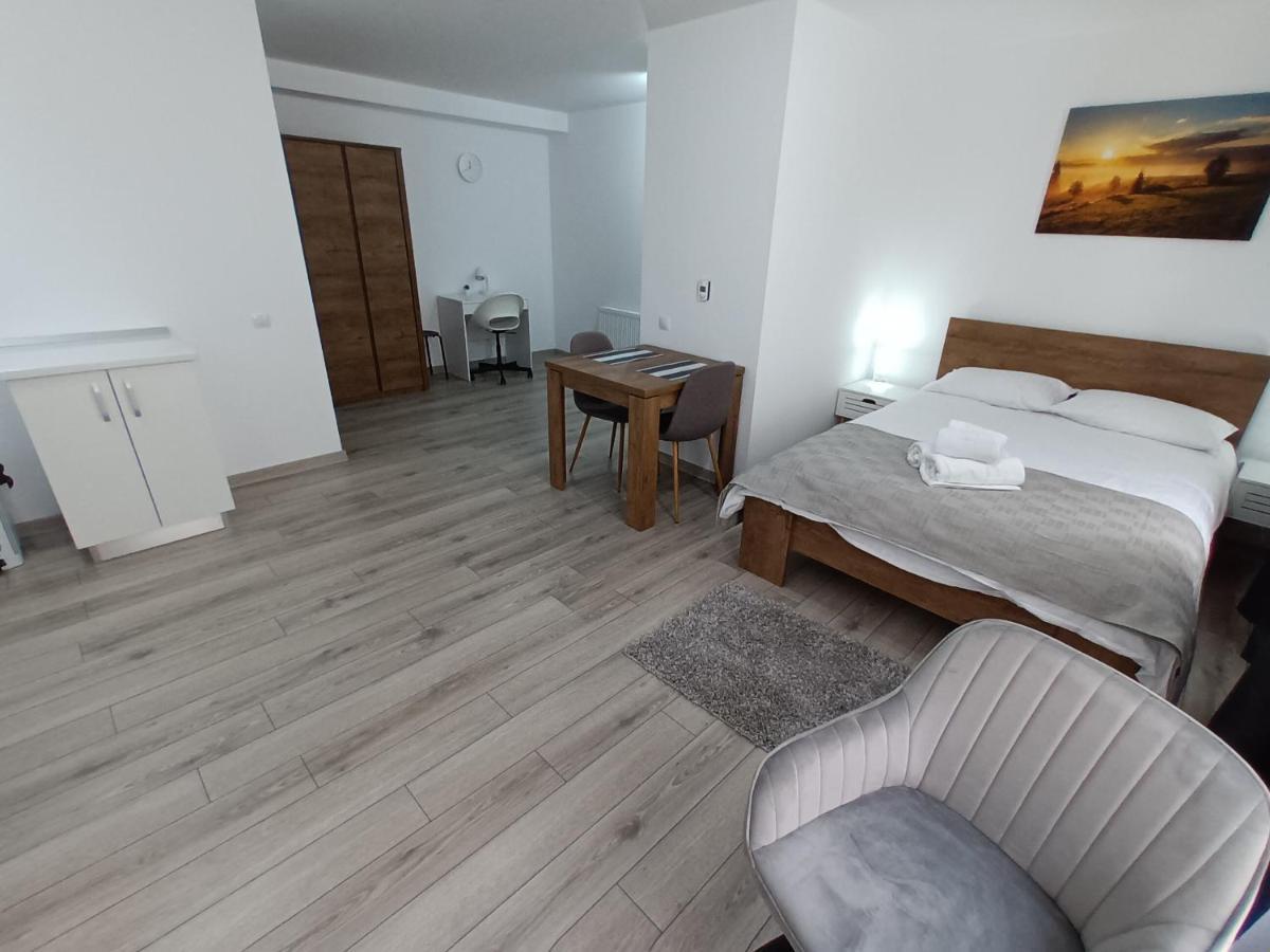 Old Town Studio Apartments Бая-Маре Экстерьер фото