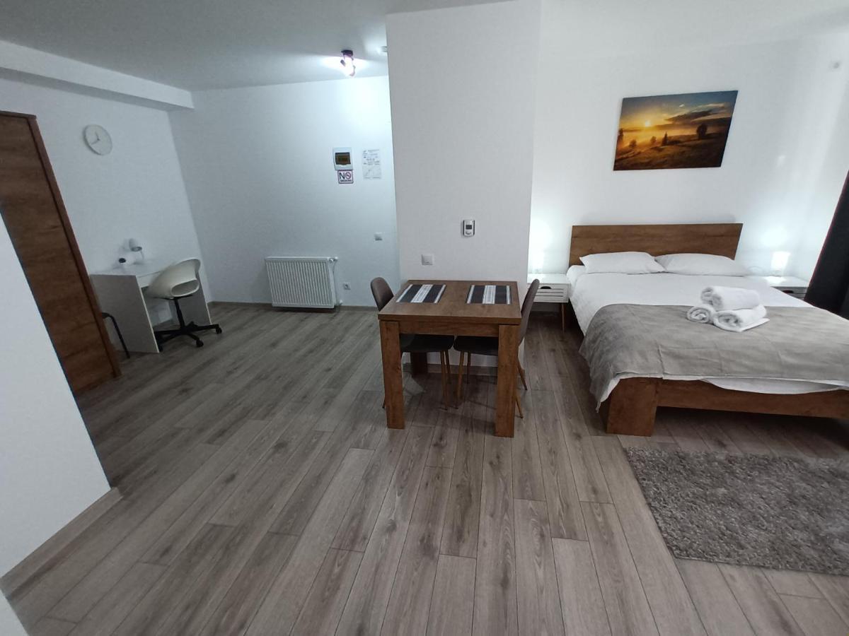 Old Town Studio Apartments Бая-Маре Экстерьер фото