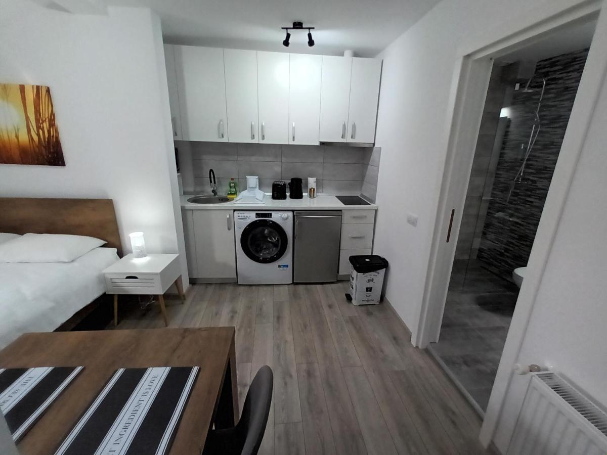 Old Town Studio Apartments Бая-Маре Экстерьер фото