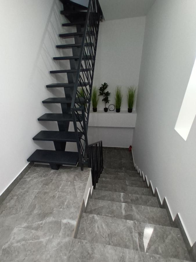 Old Town Studio Apartments Бая-Маре Экстерьер фото