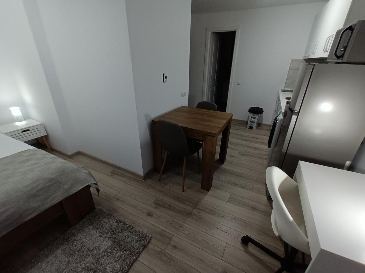 Old Town Studio Apartments Бая-Маре Экстерьер фото